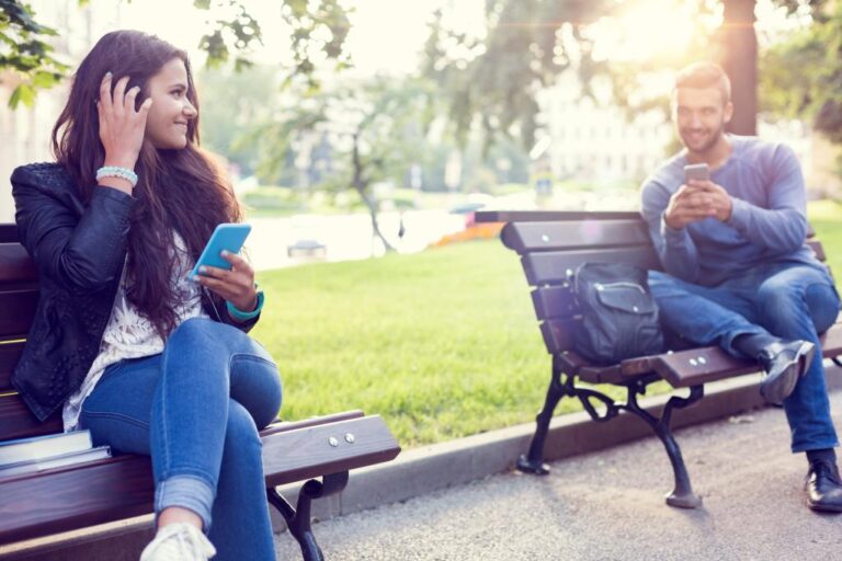 This texting habit means you have higher emotional intelligence, according to science

